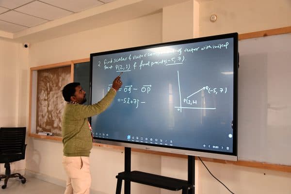 NEP 2020 faculty workshop at BITE Varanasi — educators discussing curriculum design